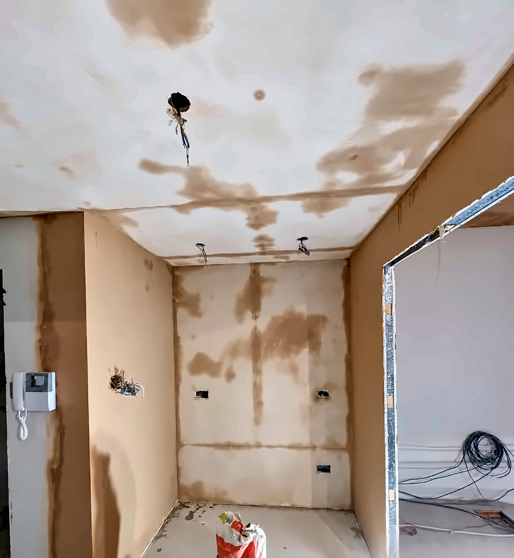 Alcove walls drying after plaster skimming in SE London, before decorating.